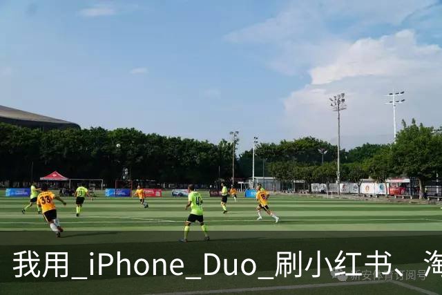 我用 iPhone Duo 刷小红书、淘宝、飞书，发现作用不只是装「阔」